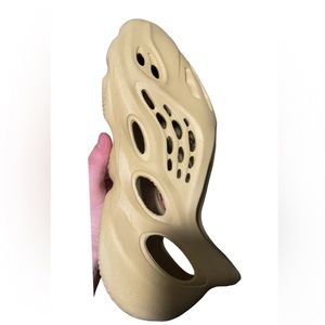 YEEZY FOAM RNR “SULFER”